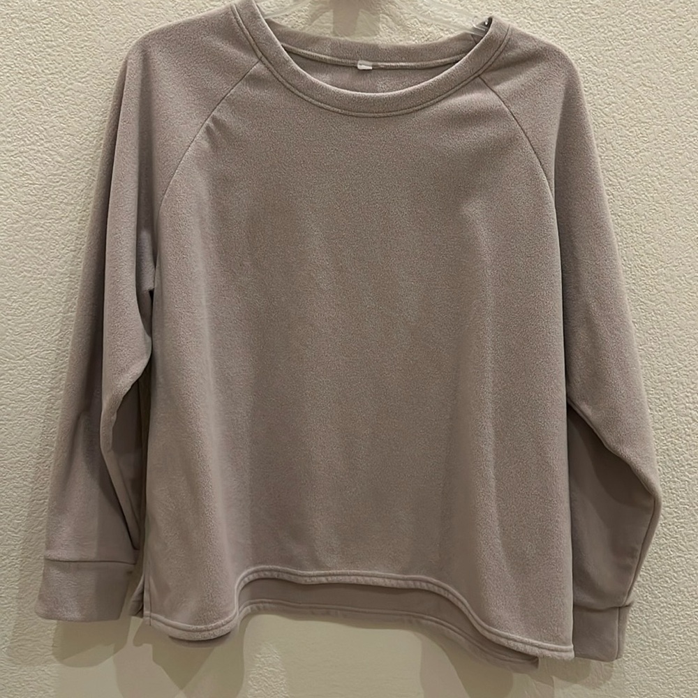 82. Light beige fleece sweater (brand& size tags got removed)